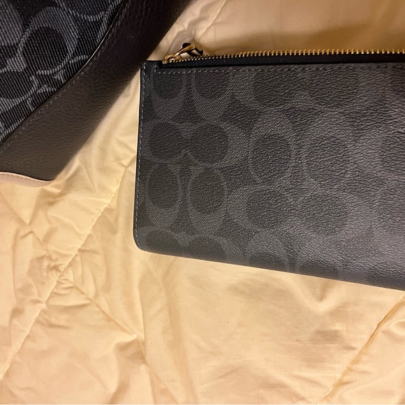 Coach purse and wallet bought new never used to big for thought it was smaller. - Picture 2 of 6